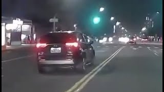 開到快被人撞才發現自己逆向（注意車上歡樂音量）