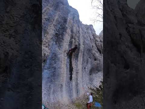 2m fall in Cheile turzii on hexoral 8b+