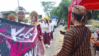 Download lagu Teachers also perform in the SMA Bogo student carnival to celebrate the 81st Indonesian Independe... mp3