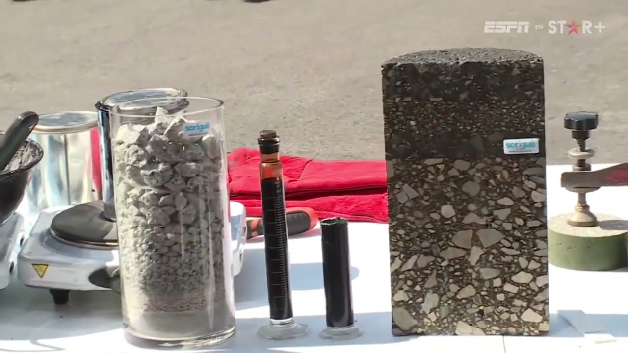 Albert Fabrega explicando particularidades del asfalto de las pistas de Fórmula 1