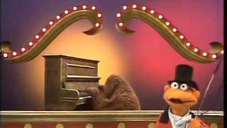 The Muppet Show - Simon Smith and His Amazing Dancing Bear