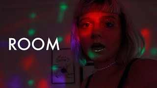 Foxx Bodies – “Room”