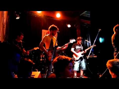 AVÉ DELØN - BARRO Y JUGUETES ROTOS (LIBARIO BAR 29-08-15)