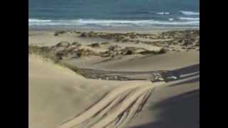 preview picture of video 'Amarok conquers the dunes part 1'