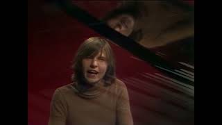 Music video thumbnail preview for Korál -  Hazafelé (HD Remaster) by Korál