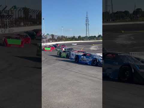 Late Model action at Flat Rock