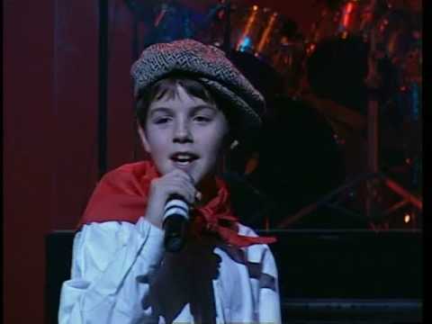 Les Petits Chanteurs d'Asnières - Gavroche ( La faute à Voltaire)  Gala 2003