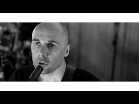 BUCEO INVISIBLE – La extranjera [ Videoclip Oficial ]