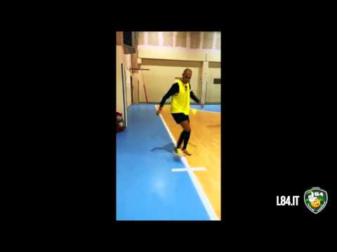 Adil El Adlani Freestyle - palleggi con la pallina da tennis