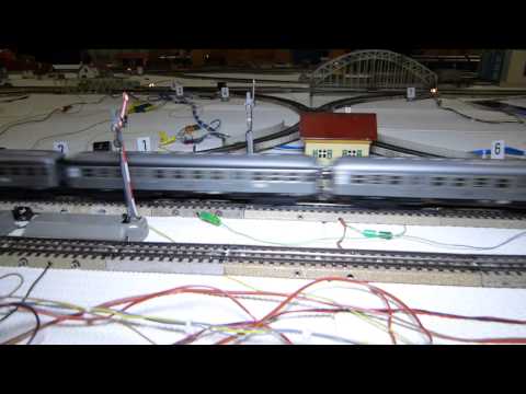 39. Stummi-Treff WN,  16 - Zwei Personenzüge passieren Signal (Märklin 443)