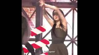 Download lagu Yujin changes the choreo of izone's la vie rose to helicopter hand move mp3