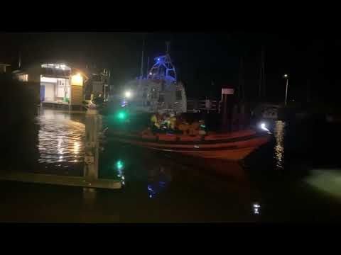 PRIO 1 Vaartuig aan grond KNRM URK Marinus Cornelis