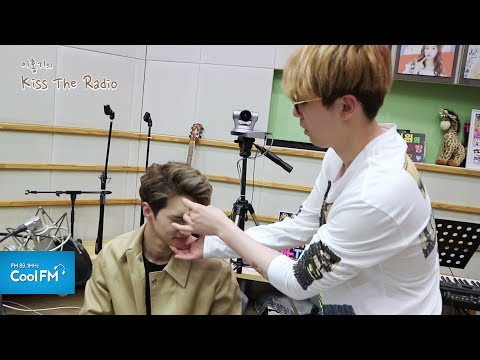 빅스(VIXX) 켄, 엔, 혁 DJ이홍기에게 딱밤 맞기 벌칙! / 170526[이홍기의 키스 더 라디오]