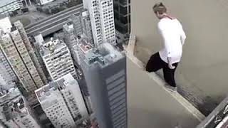 Vekho live accident Munde ne building to Mari shaal hoyi maut