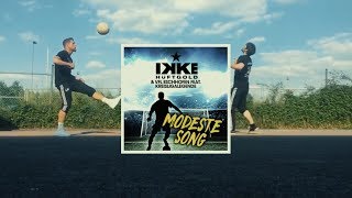 Musik-Video-Miniaturansicht zu Modeste Song Songtext von Ikke Hüftgold & VfL Eschhofen feat. Kreisligalegende