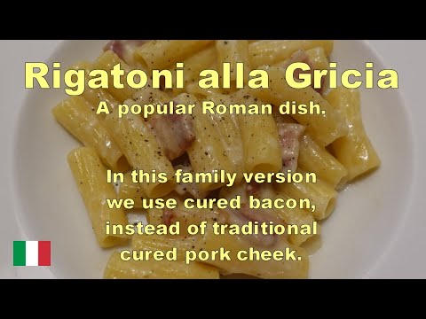 Rigatoni alla Gricia. A popular and traditional Roman dish. In this family version with bacon.