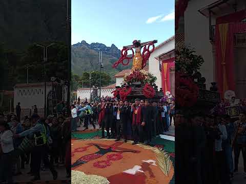 Saliendo la Bonita Procesión Calca Cuzco Perú