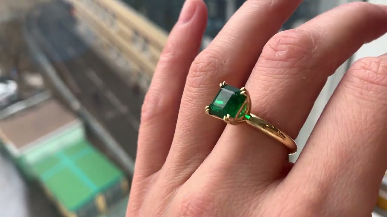 PIERRE Square emerald ring