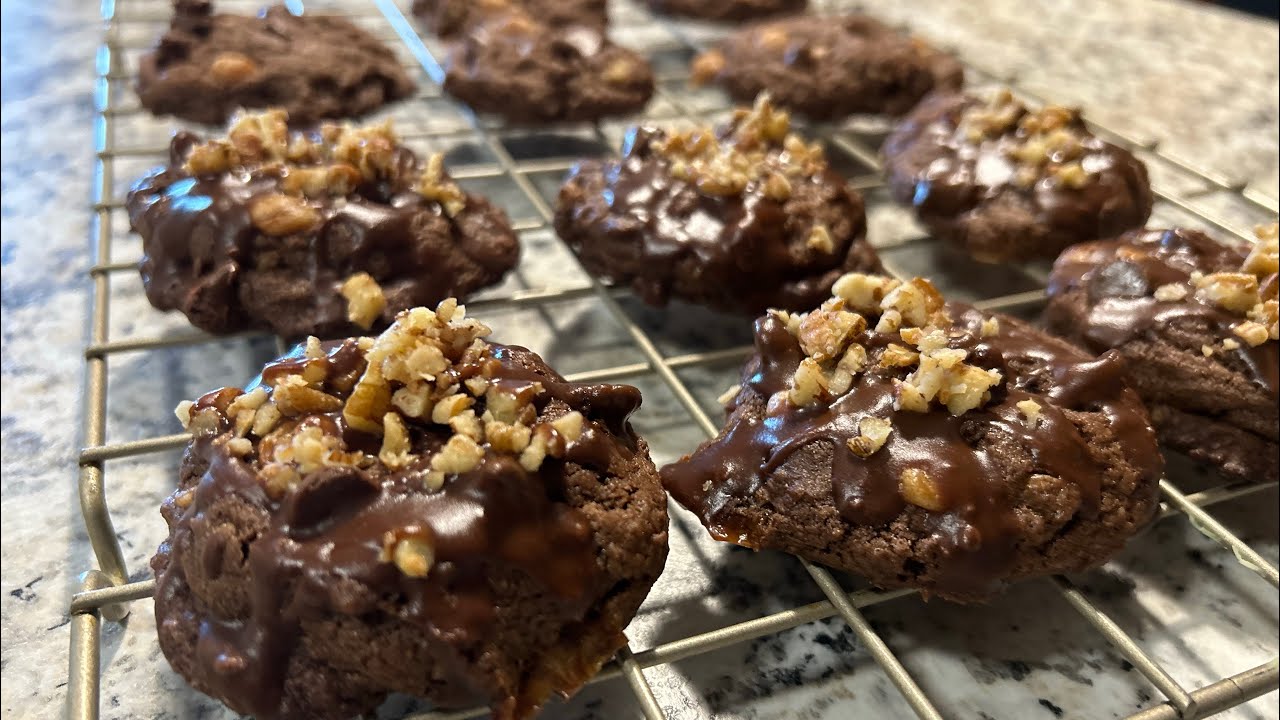 HOW TO MAKE TURTLE COOKIES!