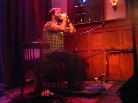 Andre Daneau live - Quai des Brumes 2009 - Podorythmie et harmonica survolté !!!