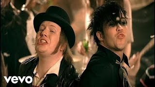 Fall Out Boy - This Ain&#39;t A Scene, It&#39;s An Arms Race (Official Music Video)