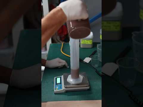 How to measure glaze water content. #pottery #clay #shorts #ceramics
