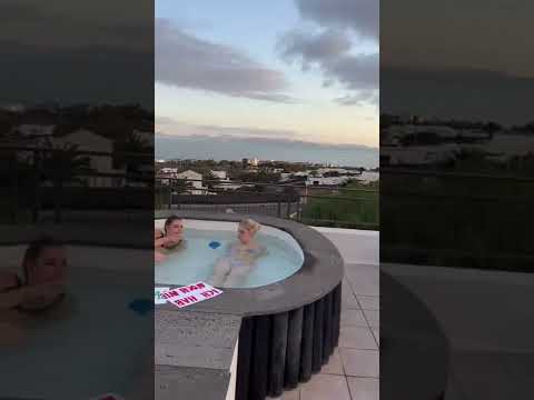 Alex reagiert auf unseren Kuss 😳