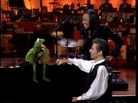 Kermit The Frog & Calvin Ray Sing It's Not Easy Being Green