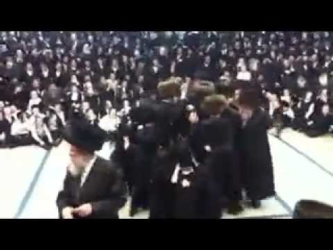 Viznitz Ruv Dancing in Turnstile at Viznitzer Wedding