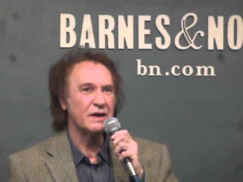 Ray Davies talks about Dave Davies and a possible reunion. 10-25-13 NYC