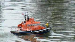 preview picture of video 'Rob's Trent Lifeboat @ Fenland Marine Model Group'