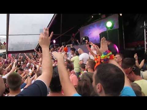 John Ocallaghan plays Tillmann Uhrmacher - On The Run @ Luminosity Beach Festival 2013