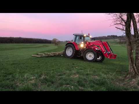 Wiesen schleppen mit einem Massey Ferguson 5713