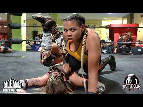 Savannah Evans vs Edith Surreal - Battle Club Pro (Women Crush Wednesday 2)