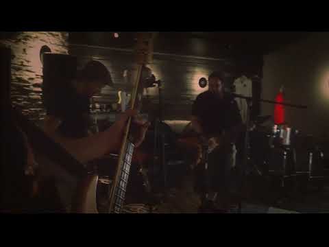 Se Elää! - Kaksi kerrosta