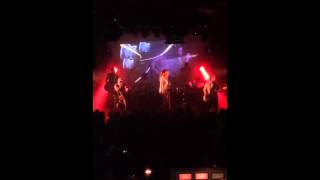 Bran Van 3000 - Carry On (Live!)