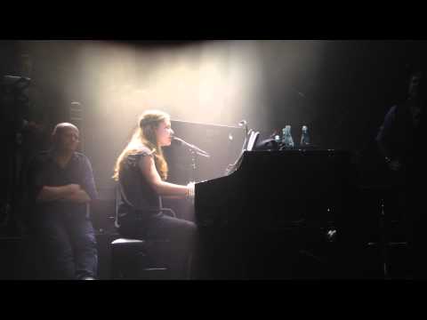 'Anne Keizer - People Help The People' in de tour 'Duizend Spiegels' van Marco B