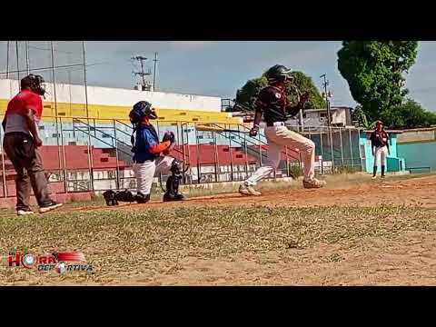 Aarón Salazar, jugador de la EBM Búfalos de Ciudad Orinoco. Estadio Heres de Ciudad Bolívar.