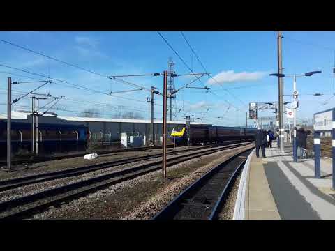 Great 2 tone FGW 43097 - 43122 Arrive into Doncaster.