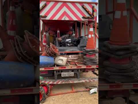 Caminhão invade residência em Rio Bananal