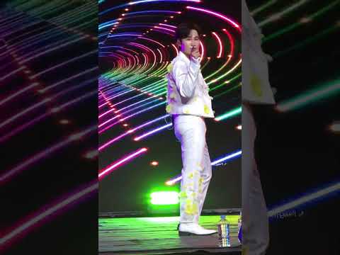 241018 [대한민국 국화축제 함평 국향대전] #김희재 힘차게 뛰어가서 안무하는 모습 넘 멋찜👍🧡