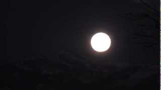 preview picture of video 'Setting Moon and ISS Fly-Over Lake Chelan on 1-10-2014'