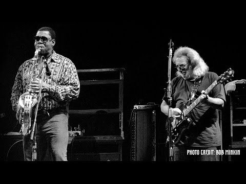 Video thumbnail for They Love Each Other (Live at Poplar Creek Music Theatre, Hoffman Estates, IL, September 16, 1989)