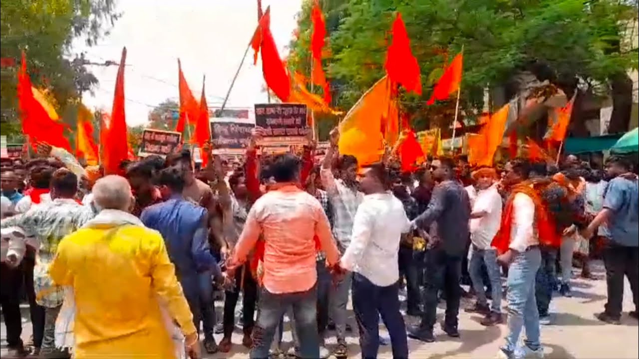 बजरंगदल विश्व हिन्दू परिषद ने किया कलेक्टोरेट का घेराव, SP दुर्ग को सौंपा ज्ञापन 