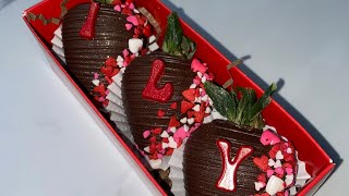 Valentine’s Day Chocolate Covered Strawberries 🍓🍫