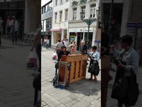Dotan Negrin plays "If I Just lie here" - Flinger Strasse Düsseldorf 15.06.2019
