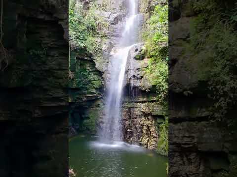 A Cachoeira Secreta da Gruta em Salto de Corumbá 😱💦 (Lugar Surreal em Goiás!)