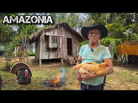 ELE TEM 83 ANOS e VIVE ISOLADO NA SELVA SEM ENERGIA COM SEUS  ANIMAIS, PLANTANDO SUA PROPRIA COMIDA