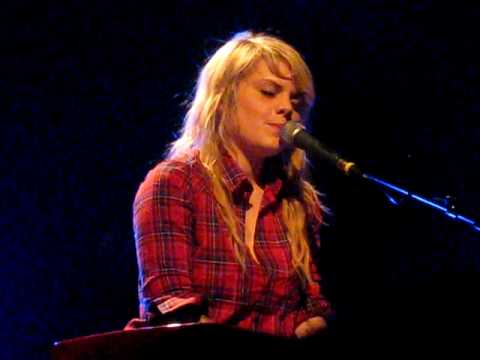 Coeur de Pirate - Place de la république