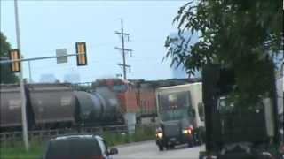 preview picture of video 'BNSF Dash9-44CW's #4750 & #4781 Exiting Cicero IL.'
